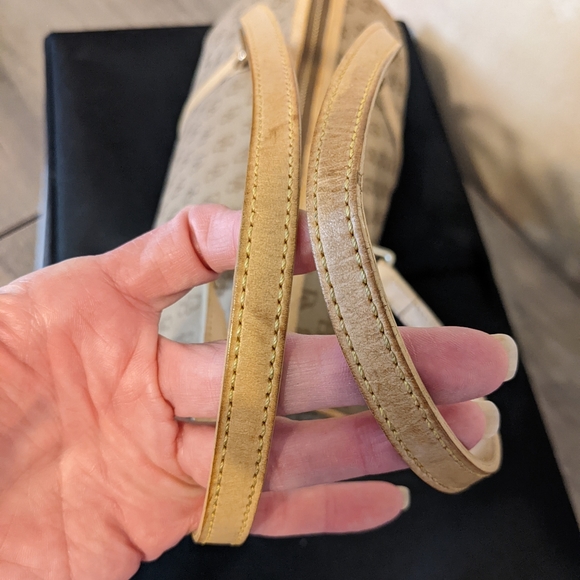 Dooney & Bourke barrel bag - Picture 6 of 14